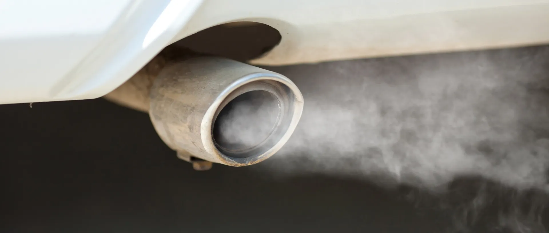 Descubre el porque del humo blanco en el escape