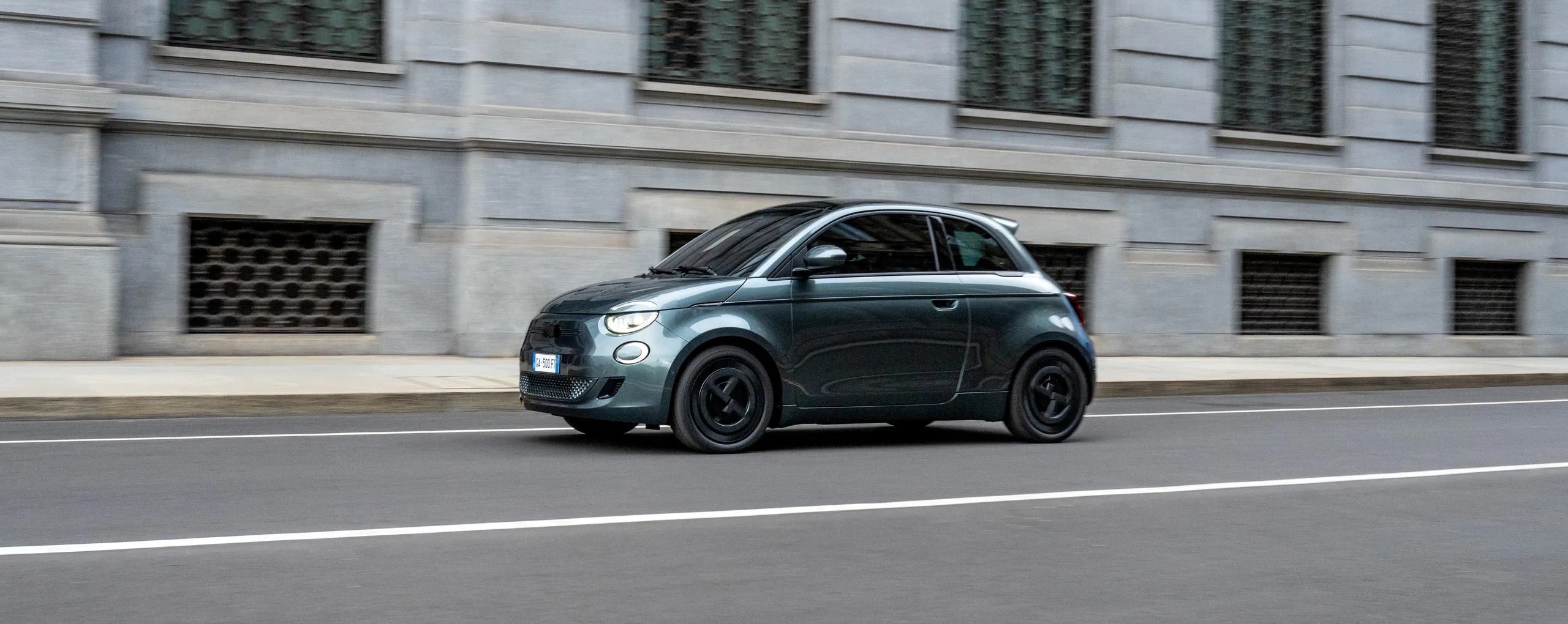 Descubre los mejores coches pequeños eléctricos del 2025