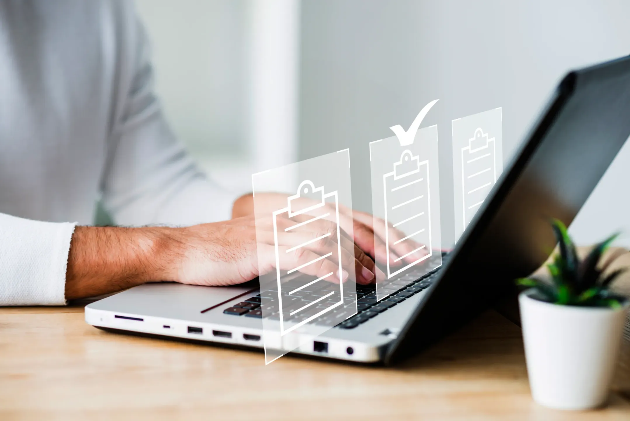 Usuario investiga si es legal vender un coche sin papeles en su ordenador.